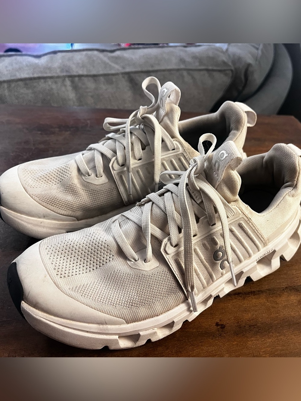 OC ( On Clouds) youth shoes